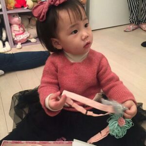 Ki Tae-young Instagram - 엄마!! 오늘은 이거로 할까? #로희 #lohee #기태영 #유진