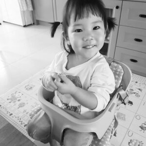 Ki Tae-young Instagram - #개구쟁이로희 #아침일상 
로희가 좋아하는 #핑크의자 
#세이지폴