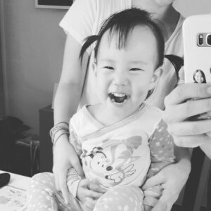 Ki Tae-young Instagram - 양갈래머리 ~♡ 벌래물린 볼때매 흑백처리...ㅎㅎ  #로희 #기태영 #유진 #lohee