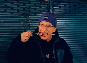 Ki-pin Ng Instagram - 氣溫剩一半，
熱量多一半。

🥶🤤
