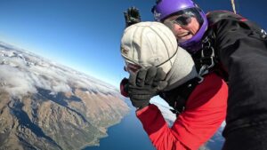 Ki-pin Ng Instagram - 15000 ft skydive ☑️ 

不敢相信，
我真的超想烙賽。

感謝地球🥹

#queenstown