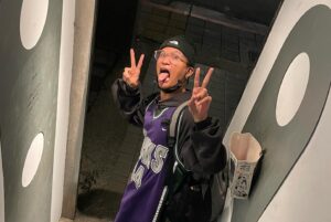 Ki-pin Ng Instagram - 好久沒站在Legacy的舞台上，
一陣近鄉情怯，
但又熟悉依然。

謝謝馬哥找我去玩！

在拍戲的新道路上能認識偶像般的前輩真的是好幸福，
可以一起幹譙產業生態，
一起沒事浪流連去按摩吃鍋，
還借樂器給我玩，
甚至可以一起在台上唱歌玩音樂，
我怎麼這麼好命🥹

愛馬哥，
愛音樂。

@manienhsien