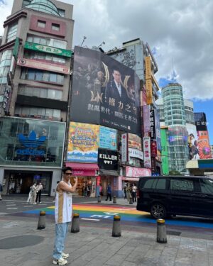 Ki-pin Ng Instagram - 第一次擔任遊戲代言人出席發表會，
很開心又跟大家見面了一下下😎 

《權力之望 LORDNINE》 

怎麼7/12才開放下載，
真的很想玩⋯

今天直接親口跟遊戲製作人要虛幣虛寶，
他笑而不答。

#權力之望