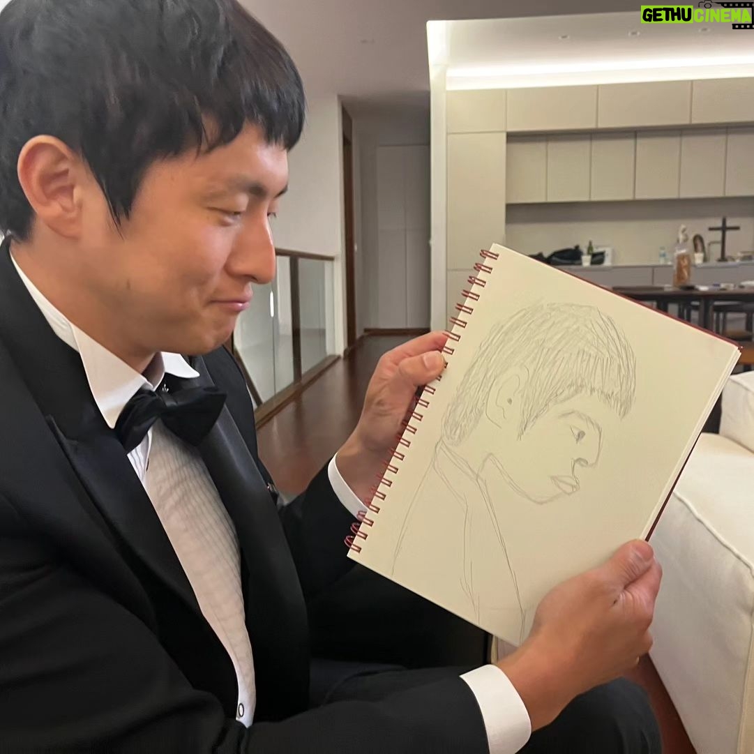 Kian84 - 61.7K Likes - 홍진경누나.
처음봣는데 양재천의 두루미 같았이 엄청 우아했음.
#홍진경
#두루미
#우아
#맞춤법