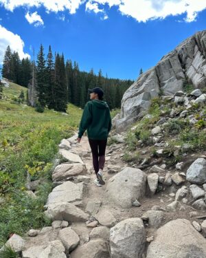Kiara Barnes Instagram - Enjoying some nature 🌲🏔️🌞 yummm🫶🏽🫶🏽