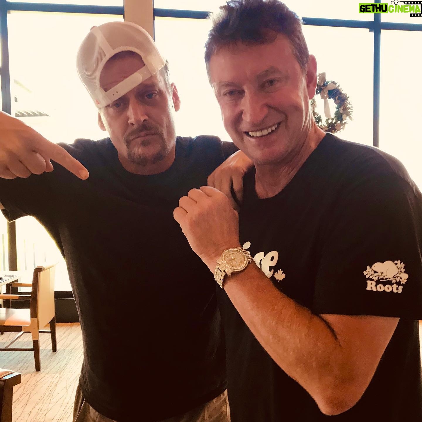 Kid Rock - 50.2K Likes - What up Canada!! Ain’t nobody gonna tell US how to live!! God Bless - Kid Rock
