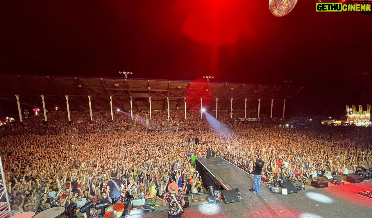 Kid Rock - 22.5K Likes - We the people rockin' out in The Quad Cities last night. Great pic taken by @paradime . Thanks to all who came. Kid Rock.