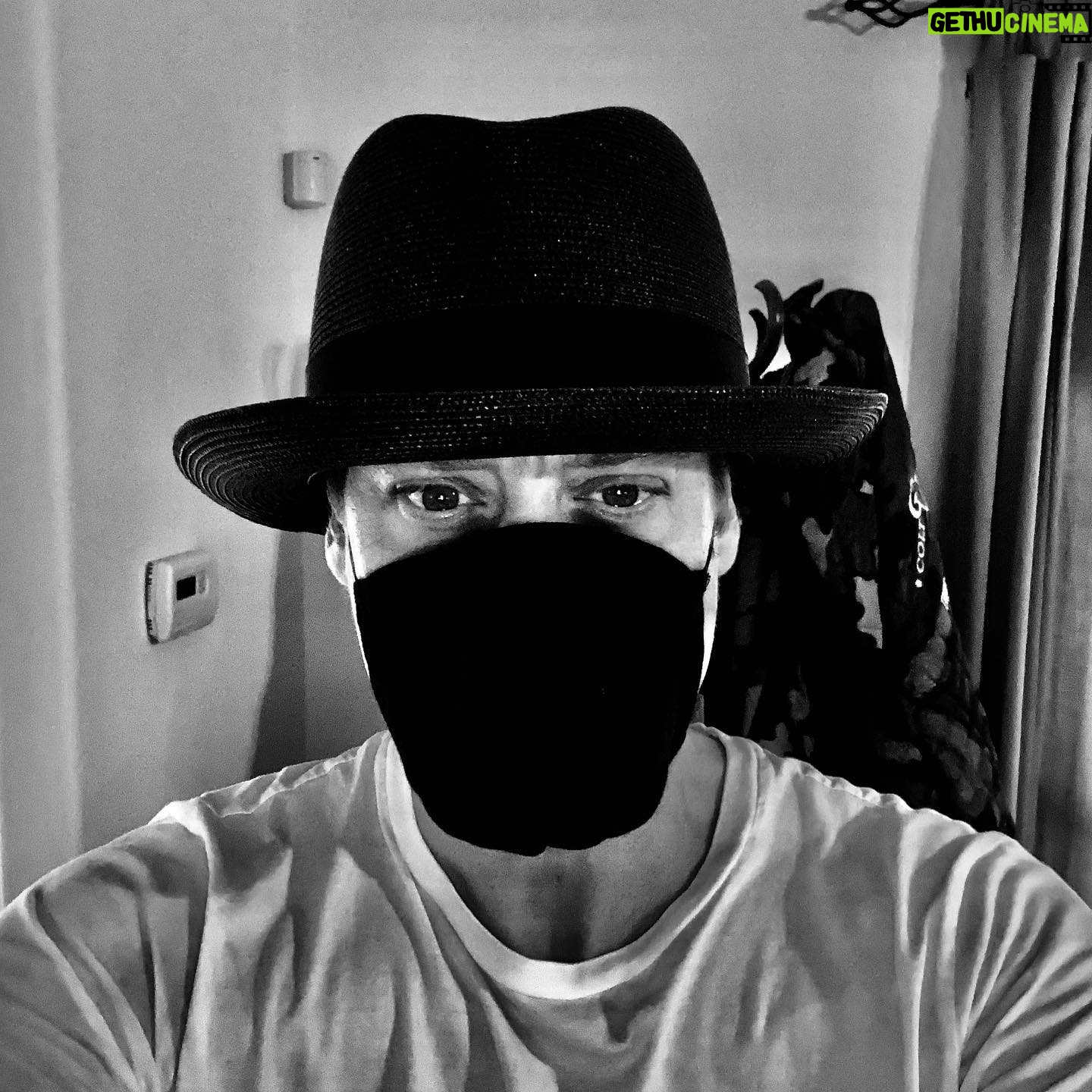 Kid Rock - 33.7K Likes - Protect yourself and others by making a homemade cloth mask. Join the #MiMaskChallenge.
Stay home. Stay safe. And if you must go out, wear a mask.