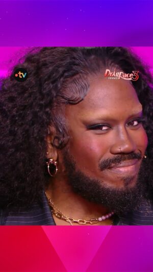 Kiddy Smile Instagram - C’est l’heure de jouer à un Snatch Game LÉ-GEN-DAIRE ! … ☎️🙃🤫

#DragRaceFrance tous les vendredis dès 19h sur la plateforme @france.tv et à partir de 22h55 sur France 2 🏁