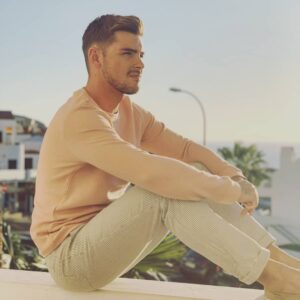 Kieron Richardson Instagram - Happy holidays not looking picture