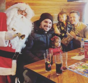 Kieron Richardson Instagram - 2 years apart santa stop @theairportpub
