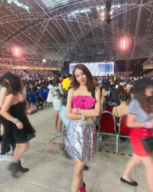 Kiki Lim Instagram - 7 march 🫶🏻
Second time seeing Taylor and my first at her concert 🥹🫶🏻 

Also, happy International Women’s Day 🩷🤍