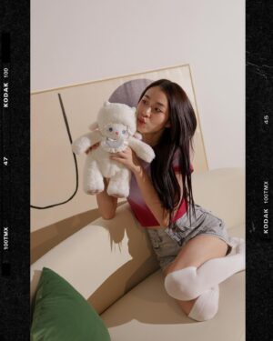 Kiki Lim Instagram - 🤍new cover coming soon! 

Can yall guess wat isit hehe 🧸🤍 
 
Wearing @evisu_sg 
Venue sponsor @renticulous 
🤳: @sufisufyan.creatives