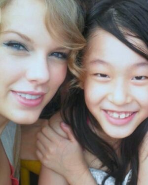 Kiki Lim Instagram - 7 march 🫶🏻
Second time seeing Taylor and my first at her concert 🥹🫶🏻 

Also, happy International Women’s Day 🩷🤍