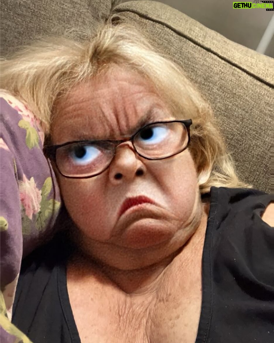 Kikki Danielsson - 1.9K Likes - NÄÄ, Nu är jag SUR😡Sist jag använde diskmaskinen, hade en skärbräda kasat ner å smält runt elementen😱Servicekillen trodde, att d blir till att köpa en ny😩Tänk, att d Alltid ska vara Nånting🥵Visst, d är sånt s händer Varje Dag, men man undrar ju Självklart, hur man kan spara, tills nästa apparat lägger av😳