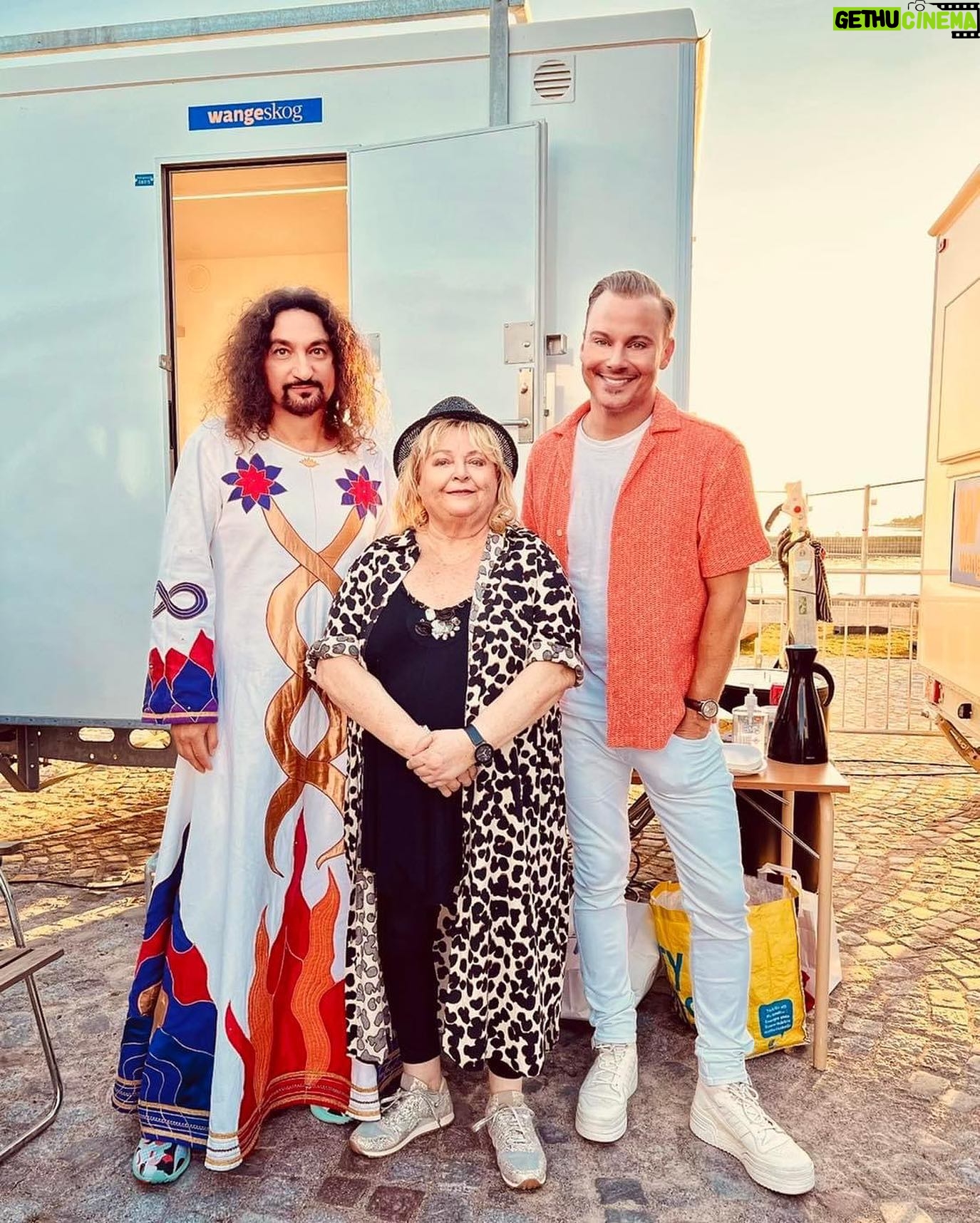 Kikki Danielsson - 1.5K Likes - Årets Sista Allsång i Smygehuk🥳🎉ALLT var på Topp: Vädret, Precis vid havet, Folk överallt Plus en Hääärlig Stämning😜🥰Hit kommer jag Gärna igen!! Tack ALLA som var där❤️❤️☀️