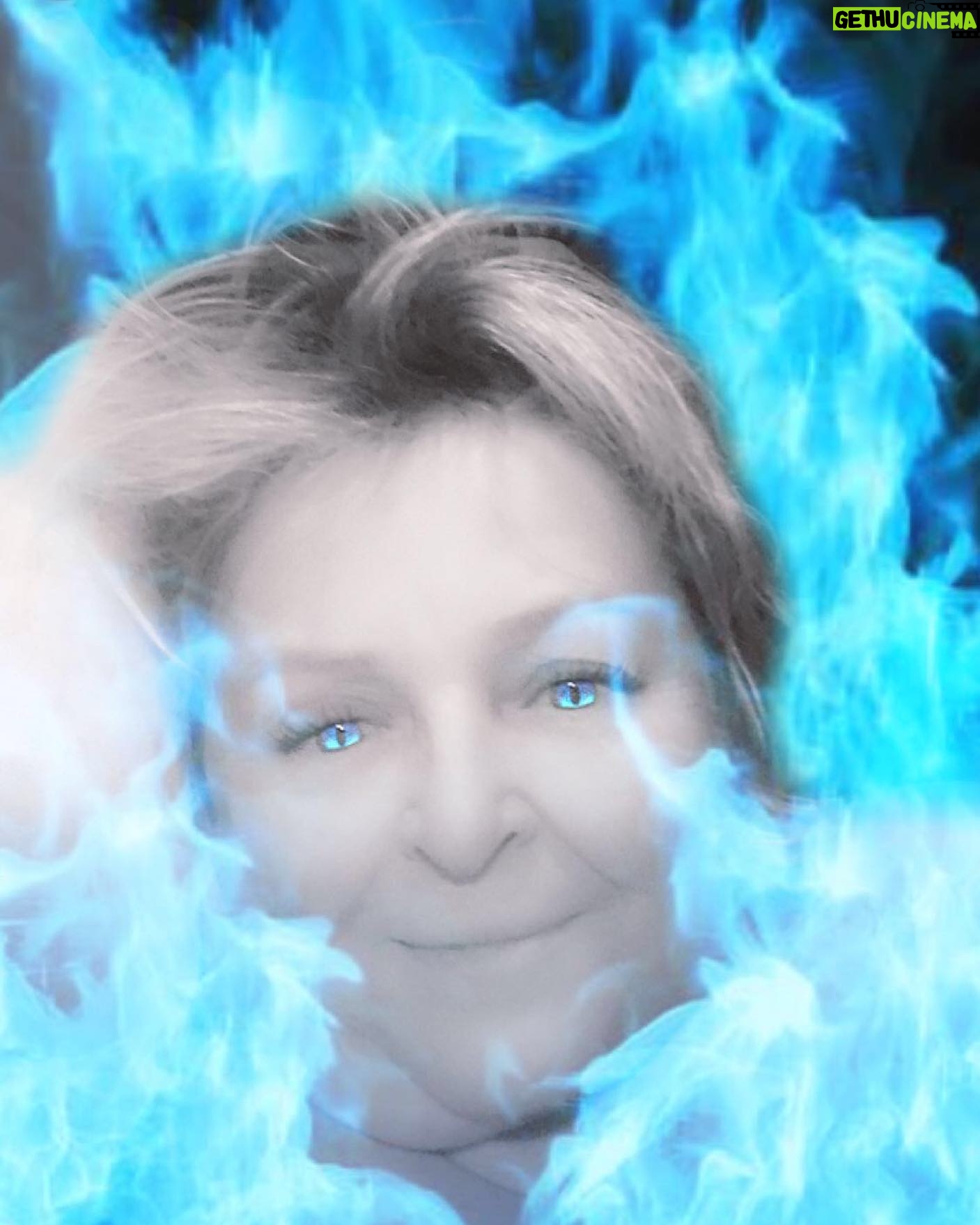 Kikki Danielsson - 2.5K Likes - Inväntar de Sista Självande Timmarna s
är kvar av 2022🤗Det
känns både Spännande å Skrämmande😱Har omgett mig m ett ljusblått skyddstäcke, å tänker Inte se på Några Nyheter! Som vanligt sitter jag Ensam å försöker göra ett ”Bokslut” av 2022🧐 Hoppas in i det Sista, att 2023 ska ge oss Alla Positiva å Ljusa Tankar🤗Jag önskar att vi får Möjligheten att Leva våra Liv igen, å inte bara kämpa för att Överleva🙏
Vill nu bara önska Alla
ETT GOTT NYTT ÅR🎉🍾🥳