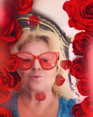 Kikki Danielsson Instagram - Vill bara önska Alla en Härlig Alla Hjärtans Dag❤️❤️❤️❤️❤️Bjud på Ditt Varmaste leende t
Alla du möter idag❤️❤️
