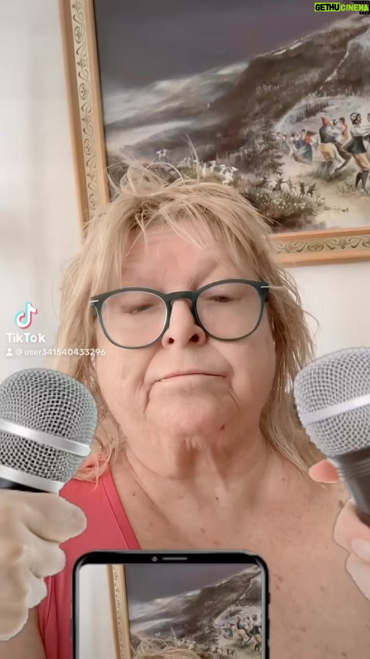 Kikki Danielsson - 3.1K Likes - JAHA, Dax Igen!🤔Jag berättade f ett tag sen, att jag varit p sjukhuset å haft möte med en sjukgymnast😀Någon av de Skvallertidningar med Enbart Intresse av Rykten, ringde t min kapellmästare, Sulo, å frågade om jag var sjuk👹Nej, jag Är Inte Sjukare än vad jag var förra veckan!!!! Jag ger Inga Intervjuer t Skvallerpressen, det finns Ingen s Helst Anledning, efters
dom Aldrig skriver vad jag berättar!! Det s är Mest Sjukt är, att d fortf finns människor ute i landet s resonerar:”Jamen det stod ju i tidningen. så då Måste det ju vara sant!!” Ev var det så för 100 år sen, när folk ännu hade någon form av Respekt för varandra🌹