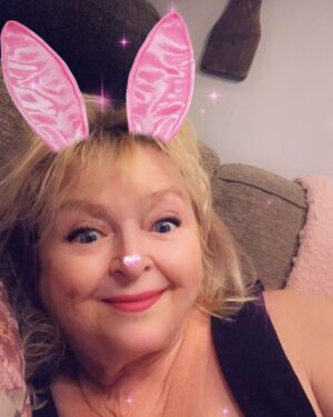 Kikki Danielsson Instagram - Sitter i min soffa å är smått Förbaskad! Jag har missat Ännu en Födelsedag😱Jag ville bara Gratulera Jörgen p
hans Stora Dag🌹🥳🎉
Hoppas du hade en Fin Dag med Familj å Vänner💞Kram😁KikkiDee
