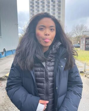 Kim Adis Instagram - THANK YOUUUU FOR WATCHING YW KILLER'S SHADOW!!
Here's some cheeky BTS 😋
Makeup and Hair Treatment for Katja by the lovely and amazing Renata Gilbert & @linagerdus 💛✨
@youngwallander_ @yellowbirdfilmochtv @netflix @netflixnordic #youngwallander