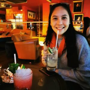Kim Adis Instagram - Thursday throwback appreciation to good friends and good food/cocktails! 💛✨