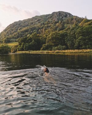 Kim Adis Instagram - nature soothes the soul..✨🌿 hope everyone has a beautiful weekend! #lakedistrict #holidays #joy