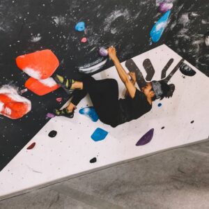 Kim Adis Instagram - my new fav hobby 💛🤙🏼🧗🏽‍♀️ #bouldering #ibroketherulesbystepping3colours #igottothetoptho #spidermonkey #robpatz