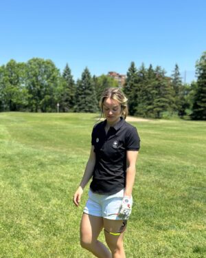 Kim Boutin Instagram - HEY !!!! L’important c’est d’avoir du fun hein 😆, pleins de beaux contact, mais je vous dit pas mon score haha 🏌️‍♀️