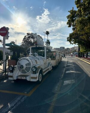 Kim Boutin Instagram - Saint-Paul-de-Vence 🏣, Tourrettes-sur-Loup 🏰💜, Cannes et son Boulevard de la Croisette🛍️, Théoule-sur-Mer et ses calanques 🪨❤️🏞️