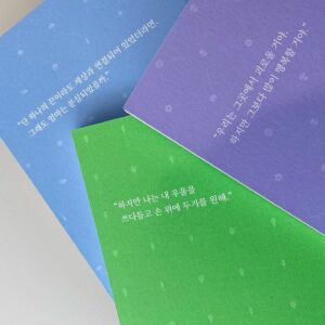 Kim Cho-yeop Instagram - 이번 주 수요일부터 주말까지 열리는 서울국제도서전! 저는 두 번 갑니다🧡 금요일(6/16) 12시에는 제가 최고 좋아하는 두 분.. 천선란 작가님, 이다혜 작가님과 함께 하는 북토크가 있고요. 일요일(6/18)은 우빛속 도서전 특별판 사인회가 있어요.
사진은 이번 도서전 기간 동안만 동아시아 부스에서 판매하는 세 권짜리 우빛속 특별판인데 넘 이쁘죠... 선물하고 싶은 분이 있다면 살펴봐주셔도 좋을 것 같아요. 도서전에서 우빛속을 처음으로 공개했는데, 4년이 지나 또 우빛속으로 사인회를 하게 되다니 마음이 간질간질하네요 🥹
사인회 관련 공지는 동아시아 출판사 계정 참고 부탁드릴게요!