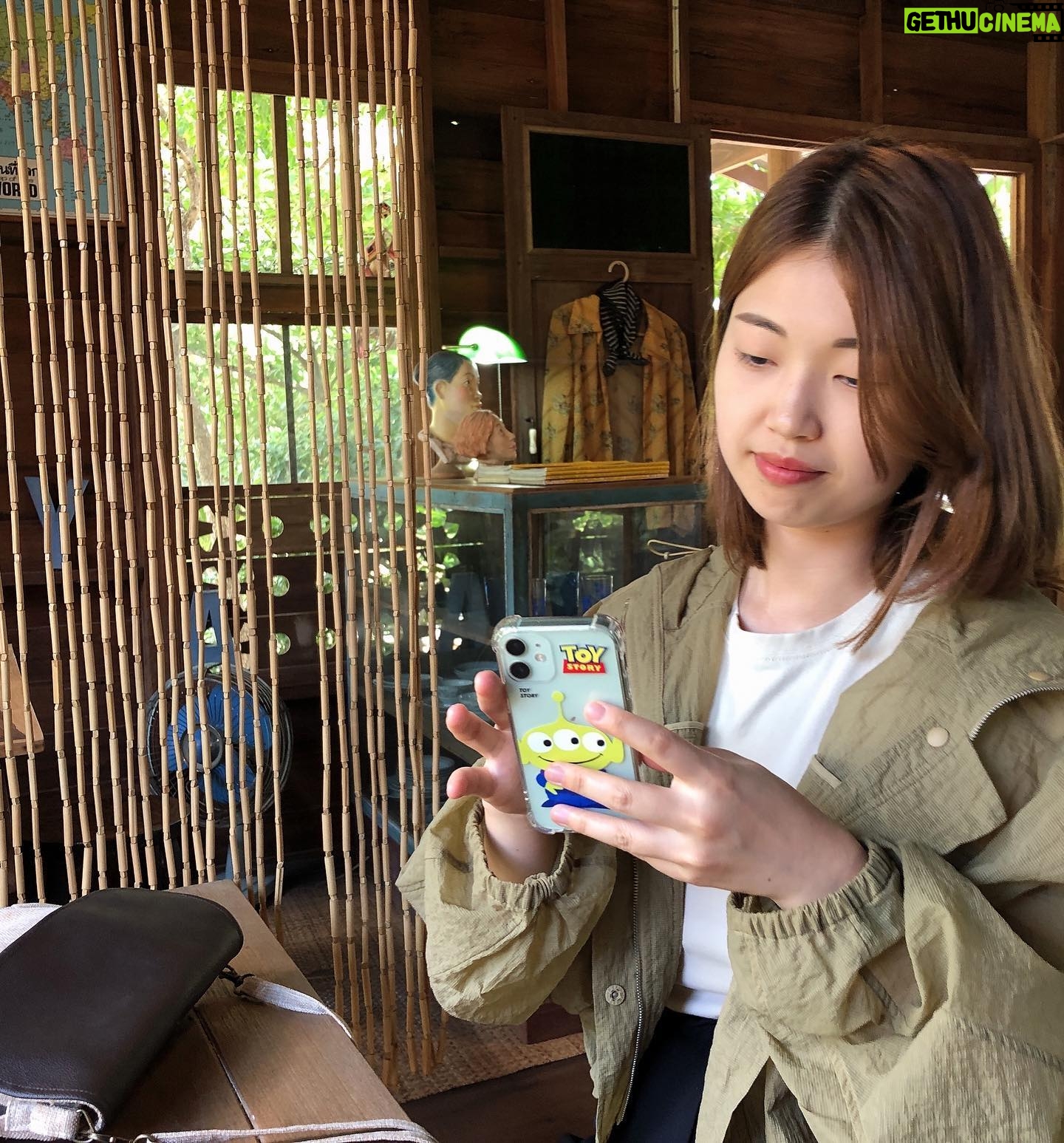 Kim Cho-yeop - 3.1K Likes - 이번 겨울은 먼 곳에서 열심히 글 쓰며 지내고 있어요. 올해는 꼭 다음 장편을 보여드릴 수 있기를! (이렇게 써놓으면 내일의 제가 쓰겠죠 .. 👩💻🔥)