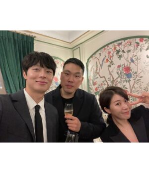 Kim Chung-jae Instagram - @cartier 😀🙏🏼
#Trinity100Celebration #CartierTrinity #까르띠에트리니티