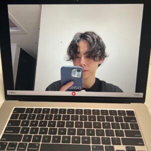 Kim Do-hoon Instagram - 감사합니다:) @apple 
#MacBookAir