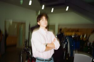 Kim Do-hoon Instagram - ⚡️<고백공격>❤️
.
.
.
석진이의 고백공격 잘 받으셨나요? 
7회차의 짧은 시간이었지만 순수한 열정으로 똘똘 뭉친 스텝분들, 배우분들과 함께한 덕분에 즐겁게 연기하고 뜻 깊은 작품이 되었습니다.
<고백공격>은 Wavve에서 스트리밍 되고 있으니 자주 꺼내봐주세요🤗