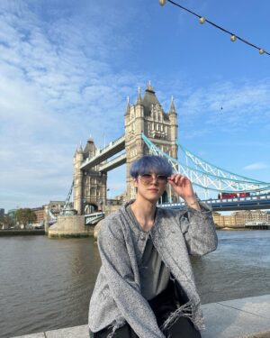 Kim Dong-han Instagram - 엘리베이터 타고 London Eye가기☀️