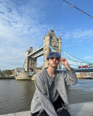 Kim Dong-han Instagram - 엘리베이터 타고 London Eye가기☀️