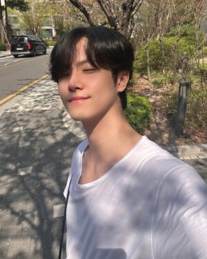 Kim Dong-han Instagram - 나도 벚꽃🌸