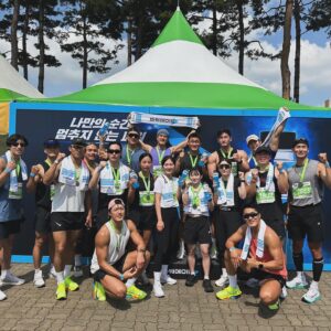 Kim Dong-hyun Instagram - #광고
2024 서울신문 하프마라톤!! 10km 44분 03초🏃🏻‍♂️😅

또 #physical100 팀과 함께 뛰어서 즐거웠습니다!

42분대 완주는 6월 마라톤에서 반드시!!🔥🫡

땀 많이 흘렸지만 #파워에이드 마시고 수분 보충 제대로 했습니다!💦

#파워에이드 #파워에이드제로 #나만의순간멈추지않는파워 #2024서울신문하프마라톤 #POWERADE #러닝 @coke.deal 
#physical100season2