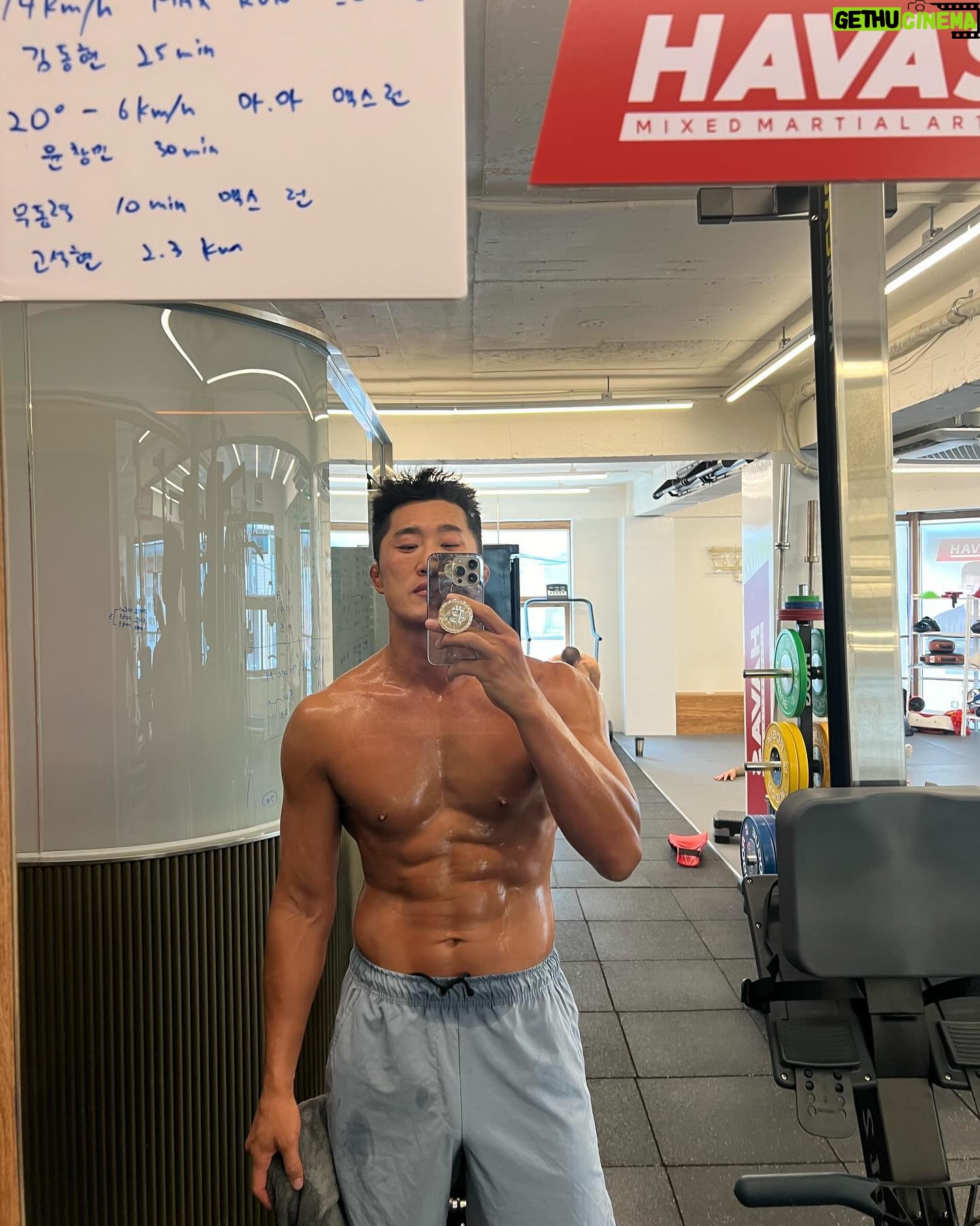 Kim Dong-hyun - 16.8K Likes - cool down runningšš»āāļø
14.4km/h - 15minš„
ķ루 ģ¼ź³¼ ėšš„°šŖ
#triathlon ķķøė @taerrrrrrrrrr š