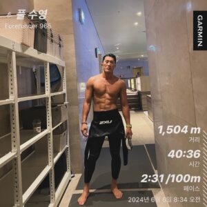 Kim Dong-hyun Instagram - 수트 입고 1.5km 첫 성공🔥🏊 #triathlon 
행복💪😃