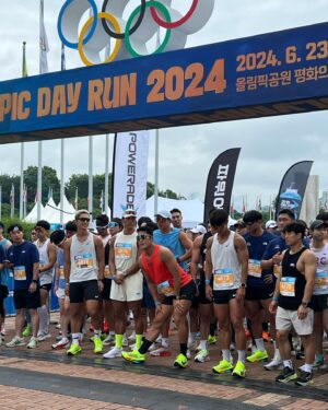 Kim Dong-hyun Instagram - #올림픽데이런 참가해서, 10km 완주 성공!🏃🏻‍♂️
오늘 10k는 거의 트레일 러닝 느낌의 코스이슈로 46분🤣🤣
파리올림픽 응원하겠습니다.🙏🇰🇷
#광고 #파워에이드 #파워에이드제로 #나만의순간멈추지않는파워 #올림픽데이런2024#POWERADE #2024파리올림픽 #러닝 @coke.deal