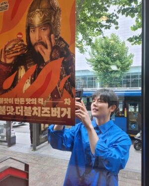 Kim Dong-jun Instagram - 장군님을 만났다. 뒤로 넘겨보세요 ❤️