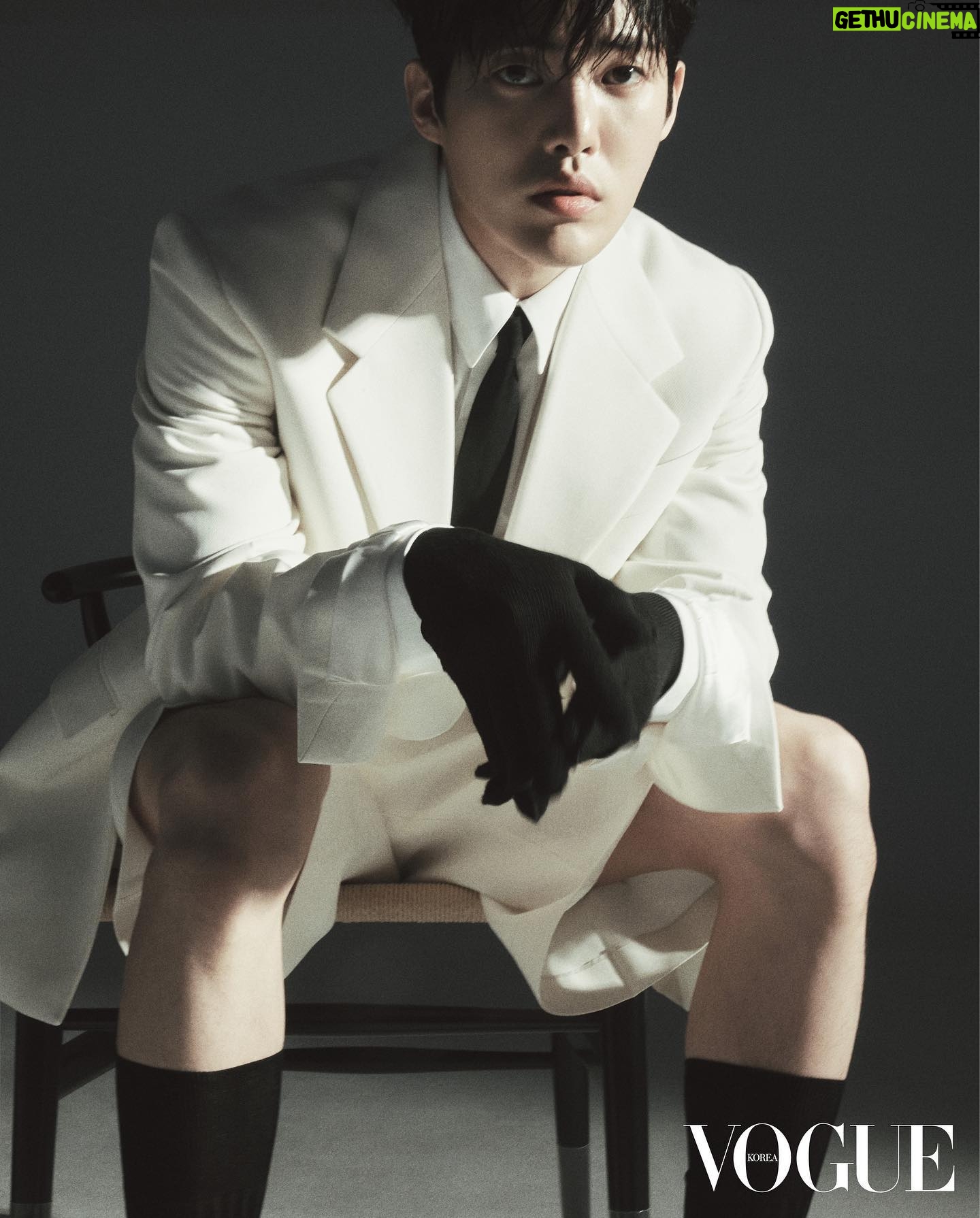Kim Gun-woo - 34.4K Likes - @voguekorea 🩵