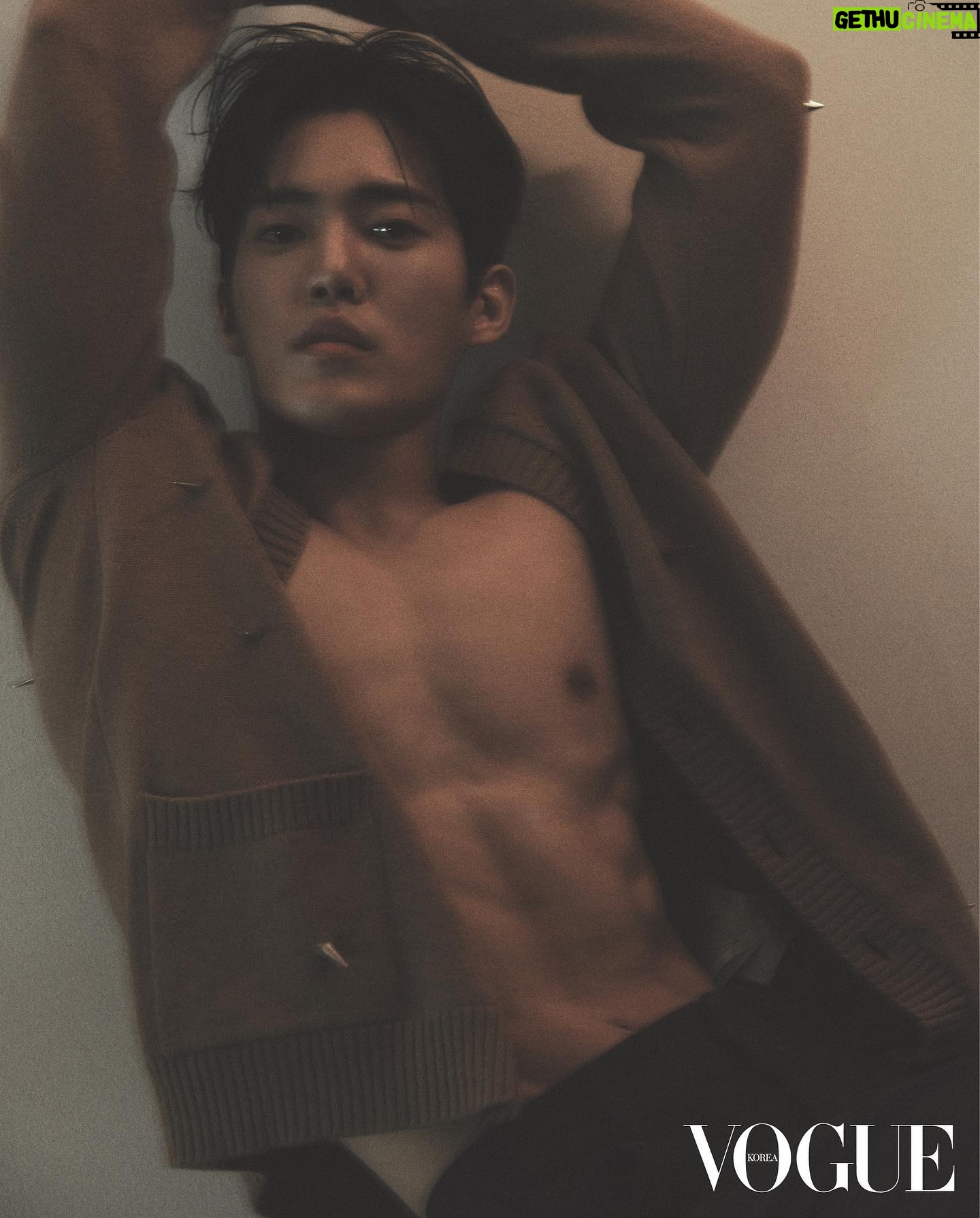 Kim Gun-woo - 34.4K Likes - @voguekorea 🩵