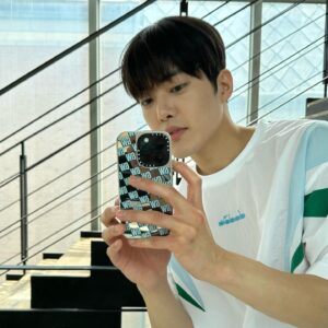 Kim Gun-woo Instagram - 덮건우🫣🥰