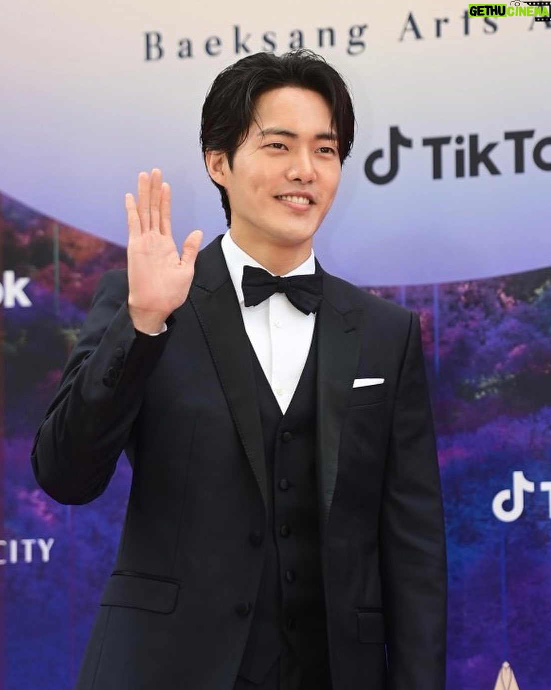 Kim Gun-woo - 38.3K Likes - 백상예술대상 초대해 주셔서 감사합니다🫶