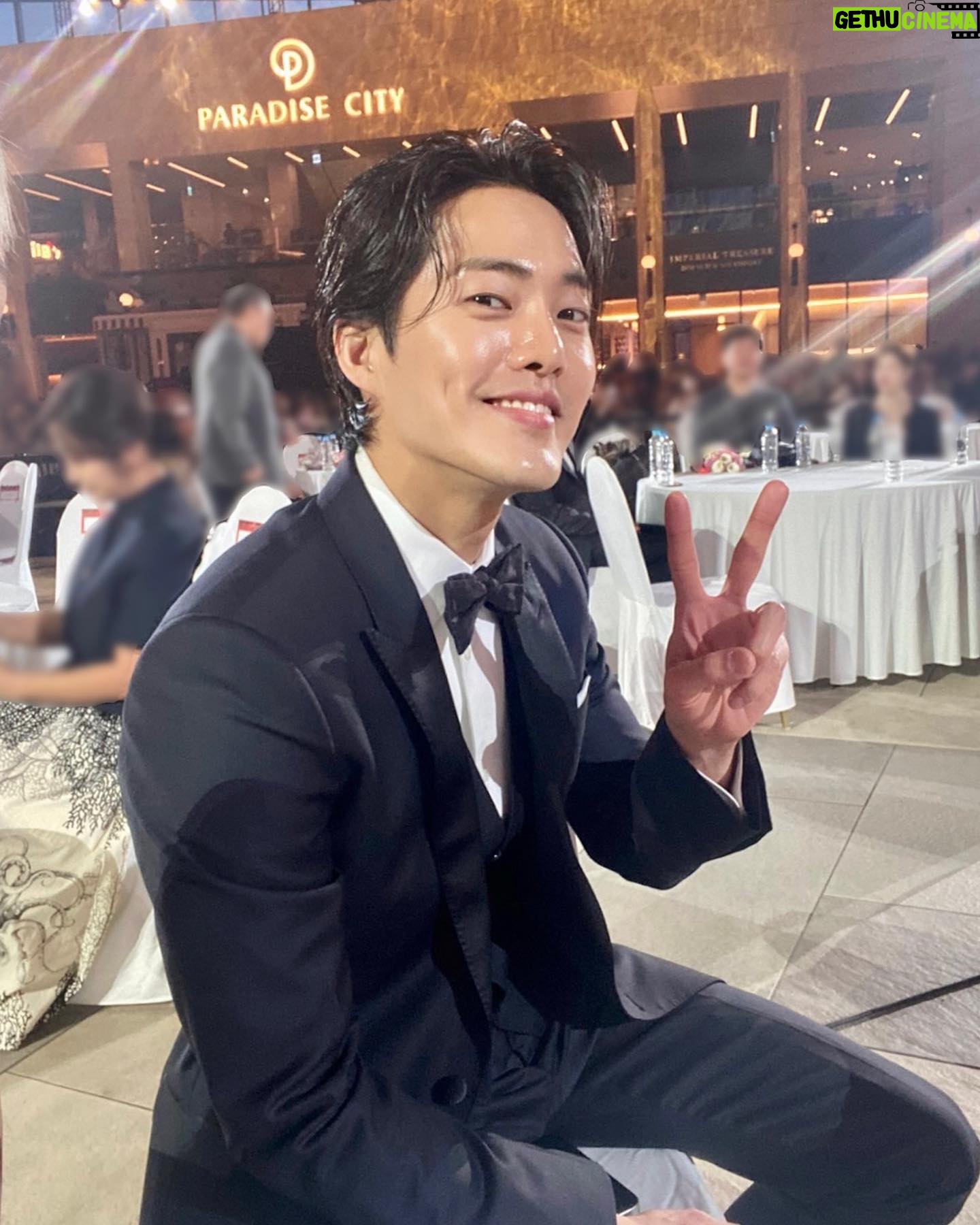 Kim Gun-woo - 38.3K Likes - 백상예술대상 초대해 주셔서 감사합니다🫶