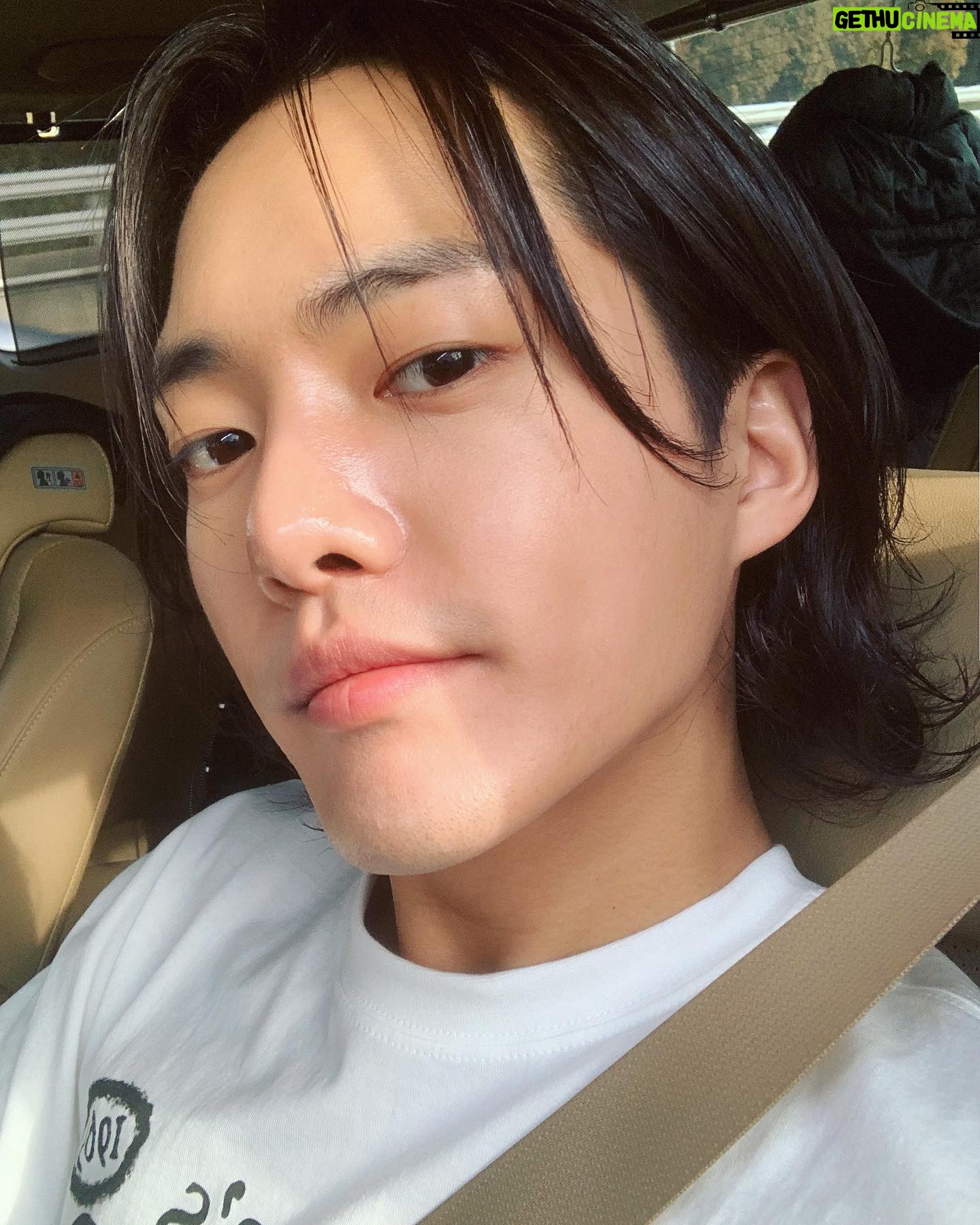 Kim Gun-woo - 42.4K Likes - 따뜻한 구정 연휴 보내세요❤