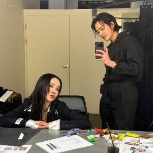 Kim Gun-woo Instagram - 퍼스트 클래스 태워준다고 혜정아🤬🤣